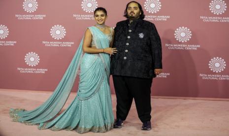 Anant Ambani (kanan) dan Radhika Merchant (kiri). Keduanya akan melangsungkan pernikahan pada 12 Juli 2024. Namun sebelum itu, ada rangkaian pesta prapernikahan mewah yang digelar.