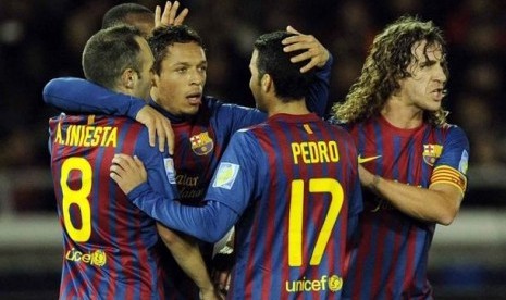 Andrés Iniesta, Carles Puyol dan Adriano Correia bersama penggawa Barcelona merayakan gol (ilustrasi)