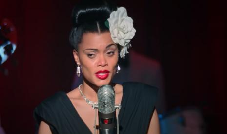 Andra Day saat berakting dalam film The Unites States vs Billie Holiday. Berkat film ini, dia memenangkan penghargaan aktris film drama terbaik dalam ajang Golden Globe 2021.