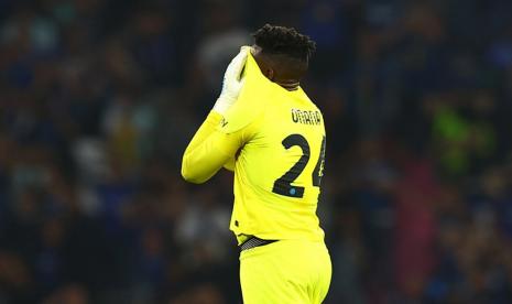 Kiper Manchester United (MU) Andre Onana kecewa setelah gawangnya kembali kebobolan. 