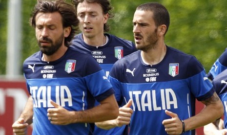 Andrea Pirlo, Riccardo Montolivo, dan Ciro Immobile selama menjalani latihan persiapan menjelang Piala Dunia 2014 di Brasil