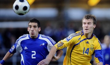 Andriy Yarmolenko (kanan) disebut-sebut sebagai penerus kesuksesan Andriy Shevchenko. 