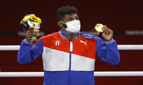 Andy Cruz seusai memenangkan pertandingan final tinju putra kelas lightweight di Olimpiade Tokyo 2020, yang berlangsung di Kokugikan Arena, Ahad (8/8) siang WIB tadi.