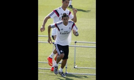 Angel Di Maria (depan) bersama Cristiano Ronaldo 