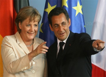 Angela Merkel (kiri) dan Nicolas Sarkozy