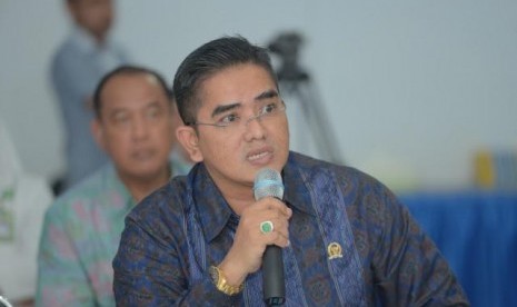 Anggota Badan Urusan Rumah Tangga (BURT) FrAnggota Komisi VII DPR Nasyirul Falah Amru mengatakan, kebijakan Pemerintah dalam mengimplementasikan penurunan harga gas menjadi 6 dolar per MMBTU perlu dievaluasi dan dikaji kembali.aksi PDI-P Nasyirul Falah Amru.