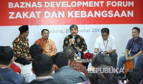 Anggota Baznas, Irsyadul Halim menyampaikan pemaparannya pada Baznas Development Forum yang bertajuk Zakat dan Kebangsaan, di Kantor Rumah Jakat, Jalan Turangga, Kota Bandung, Kamis (29/8).