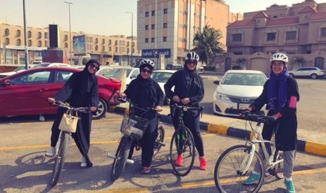 Anggota Bicicleta, komunitas sepeda pertama di Arab Saudi yang didirikan Ndima Abu al-Enein 1,5 tahun lalu di Jeddah.