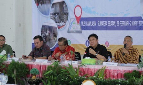 Anggota BPH Migas Ahmad Rizal memberikan Sosialisasi Implementasi Sub Penyalur BBM (Bahan Bakar Minyak) bagi masyarakat Kabupaten Musi Banyuasin (Muba), Jumat (1/3) di gedung serbaguna Kecamatan Keluang.