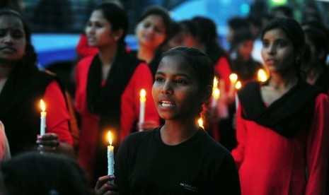 Anggota Brigade Merah ikut peran dalam protes terhadap maraknya tindakan pemerkosaan di Lucknow