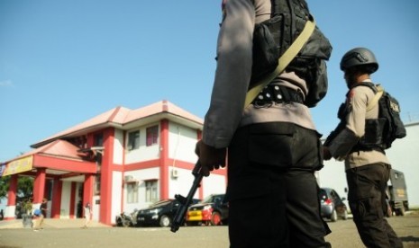 Anggota Brimob Polda Aceh berjaga di Lembaga Permasyarakatan kelas II A Lambaro pascakerusuhan di Banda Aceh, Aceh, Jumat (30/11/2018). Polda Aceh memperketat pengamanan Lembaga Permasyarakat Kelas II A Lambaro tersebut. 