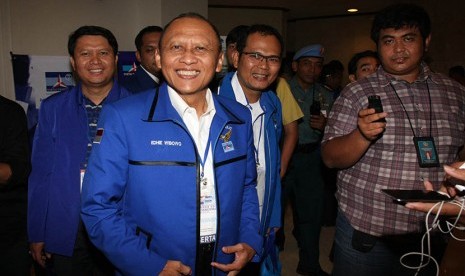 Anggota Dewan Pembina Partai Demokrat Jenderal (purn) Pramono Edhie Wibowo (tengah)