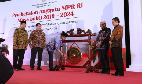 Anggota Dewan Perwakilan Rakyat (DPR) dan Dewan Perwakilan Daerah (DPD) terpilih masa jabatan 2019-2024 mengikuti pembekalan Empat Pilar MPR di Gedung Nusantara IV, Kompleks Parlemen Jakarta, Sabtu (28/9) 