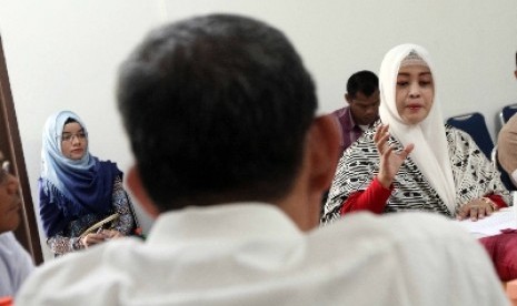 Anggota DPD asal DKI Jakarta Fahira Idris (kanan).