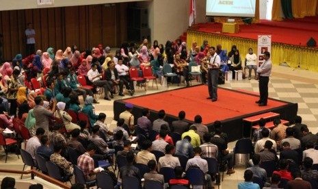 Anggota DPD berbagi resep sukses untuk mahasiswa.