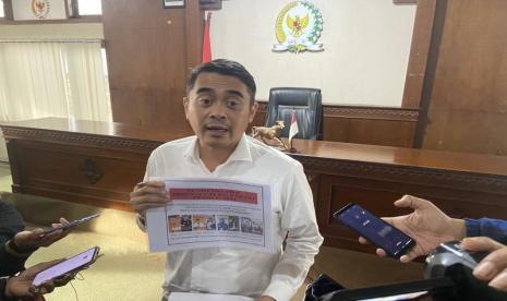 Anggota DPD RI asal Bali, Arya Wedakarna resmi dipecat Presiden Jokowi.