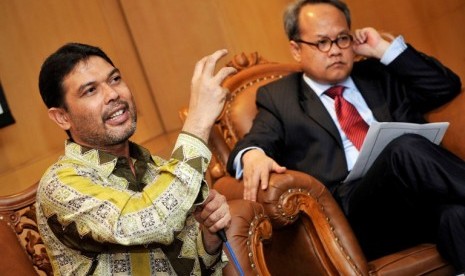 Anggota DPR asal PKS Nasir Djamil (kiri)