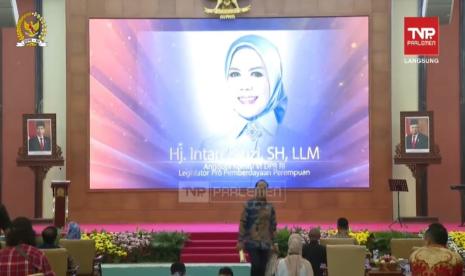 anggota DPR Intan Fauzi diganjar sebagai Legislator Pro Pemberdayaan Perempuan pada ajang KWP Award.