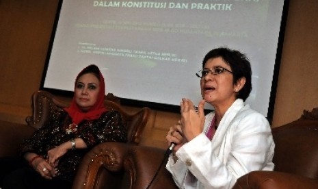 Anggota DPR Nurul Arifin (kanan).