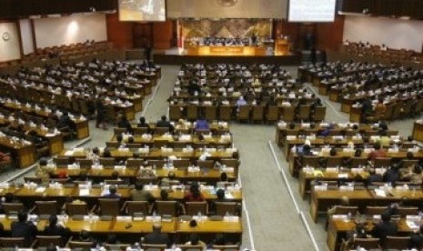 Anggota DPR RI dalam sebuah rapat paripurna di Gedung DPR/MPR, Senayan, Jakarta.