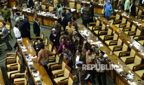 Four political party factions walked out of the plenary meeting on Thursday (July 20).