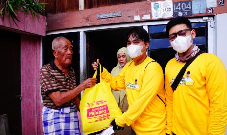 Anggota DPR RI dari Fraksi Partai Golkar, H Alex Noerdin, mengirimkan paket bingkisan kepada para pejuang veteran yang ada di wilayah kota Palembang.