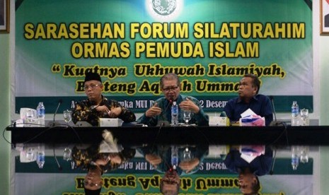 Anggota DPR RI, Nurhasan Zaidi, Anggota Komisi ukhuwah MUI, Abah Syam, Ketua Komisi Ukhuwan MUI, Tasyrifin Karim (kiri ke kanan) dalam diskusi di MUI, Jakarta, Rabu (12/12).