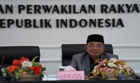 Anggota DPR sekaligus Ketua Iluni Farmasi UI, apt Chairul Anwar. Sebagai pemangku kepentingan di dunia farmasi utamanya apoteker nasional, Ikatan Alumni Farmasi Universitas Indonesia (Iluni Farmasi UI) memandang penting adanya transformasi besar di dalam organisasi Ikatan Apoteker Indonesia (IAI) dalam rangka mencapai tujuan nasional Indonesia Emas 2045.