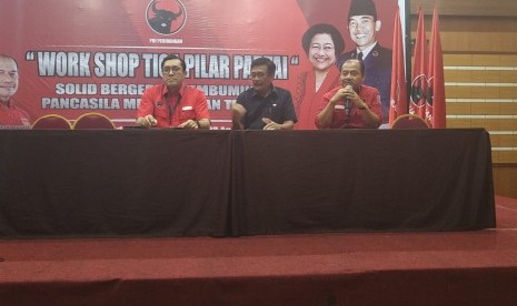 Anggota DPRD dari fraksi PDIP se-Jawa Barat akan menyatakan pernyataan sikap untuk mendorong pembangunan di Jabar agar lebih baik.