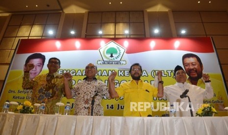  Anggota DPRD DKI Jakarta Ramli bersama PLT Ketua DPD Goolkar DKI Yorrys Raweyai, Ketua Bidang Organisasi DPP Golkar Freddy Latumahina, dan Ketua DPP Golkar Agun Ginanjar (dari kiri ke kanan) memberikan pernyataan saat menggelar konferensi pers di Jakarta