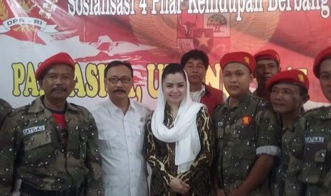 Anggota Fraksi Partai Gerindra Novita Wijayanti usai menyosialisasikan Empat Pilar Kebangsaan di Cilacap, Jawa Tengah, Sabtu (23/4).