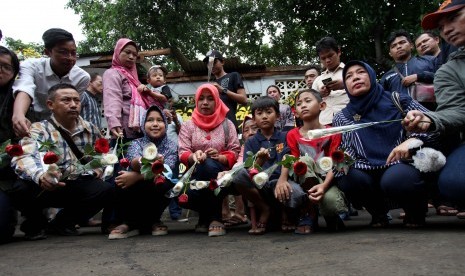 Anggota keluarga korban bom Kampung Melayu bersama Simpatisan menyelenggarakan aksi simpatik di lokasi kejadian bom, Terminal Kampung Melayu, Jakarta (Ilustrasi)