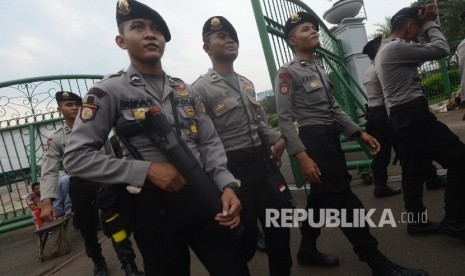  Anggota Kepolisian sedang bertugas. ilustrasi