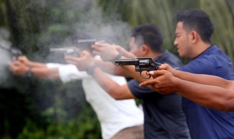 Polres Sukabumi Asah Kemampuan Menembak Personel (ilustrasi).