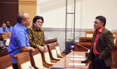 Anggota Komisi I DPR RI Andreas Hugo Pareira dalam rapat kerja lanjutan antara Komisi I DPR RI dengan Menteri Kominfo (Menkominfo).