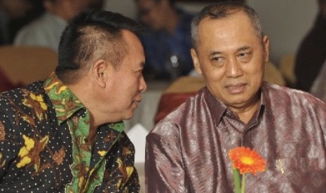 Anggota Komisi I DPR TB Hasanuddin (kiri).