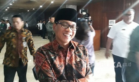 Anggota Komisi II DPR-RI Fraksi PAN, Yandri Susanto lepas RDPU Perppu Ormas dengan Perwakilan Pemerintah di Kompleks Parlemen Senayan, Kamis (19/10).