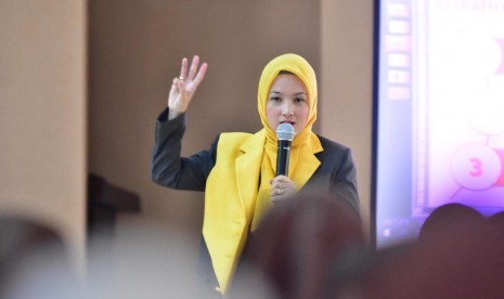 Anggota Komisi II DPRD Jabar, Siti Aisyah meresmikan Koperasi Siswa di empat sekolah di Bekasi, Kamis (25/10).