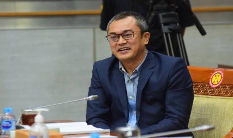 Anggota Komisi III DPR Andi Rio Idris mendukung perbaikan layanan keimigrasian.