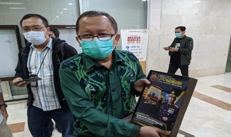 Anggota Komisi III DPR Arsul Sani. Arsul Sani mendesak Polri untuk transparan dalam kasus unlawful killing terhadap 6 laskar Front Pembela Islam (FPI). Ia menyayangkan sikap Polri yang terkesan menutupi kasus itu.