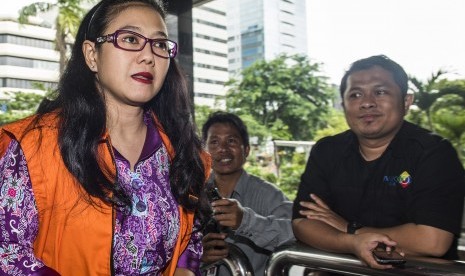 Anggota Komisi V DPR RI Damayanti Wisnu Putranti berjalan menuju gedung KPK untuk menjalani pemeriksaan sebagai tersangka di Jakarta, Senin (29/2). 