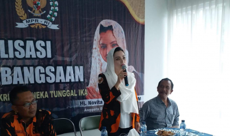 Anggota Komisi V DPR RI Novita Wijayanti dalam Sosialisasi Empat Pilar Kebangsaan di Desa Pandak Kabupaten Banyumas, Selasa (22/8).