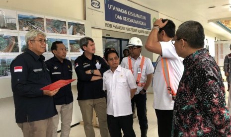 Anggota Komisi VII DPR Tjatur Sapto Edy saat mengunjungi PT Antam di Halmahera Timur, Maluku Utara.