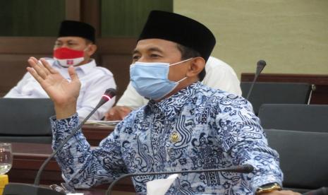 Anggota Komisi VIII DPR RI, Bukhori Yusuf, menyoroti temuan pungutan liar (pungli) bantuan sosial (bansos). Menurutnya, untuk mengantisipasi adanya praktik pungli bansos, perlu ada pengawasan secara terbuka. (Foto: Bukhori Yusuf)