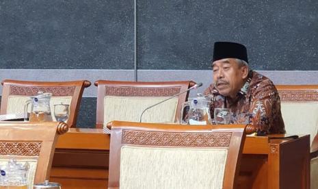 Anggota Komisi VIII DPR RI dari Fraksi PPP, KH Muslich Zainal Abidin meminta pemerintah tak membebani masyarakat yang hendak mudik pada Hari Raya Idul Fitri mendatang dengan syarat booster atau vaksin ketiga. Apalagi selama ini masyarakat rata-rata sudah vaksin kedua dan kondisi pandemi Covid 19 sudah terkendali.