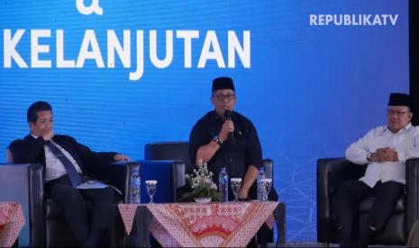 Anggota Komisi VIII DPR RI Ibnu Mahmud Bilalludin (tengah)