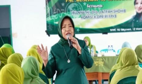 Anggota Komisi X DPR dari Fraksi PKB Latifah Shohib meminta pemerintah melindungi data digital pelajar.