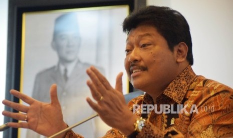 Anggota Komisi XI DPR Fraksi PDIP Andreas Eddy Susetyo saat memberikan pandangan terkait Tax Amnesty di Kompleks Parlemen, Senayan, Jakarta, Kamis (14/4). (Republika/Rakhmawaty La'lang)