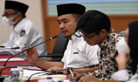 Anggota Komisioner KPU RI, Mochammad Afifudin (tengah).