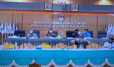 Komisi Pemilihan Umum (KPU) Provinsi Sumatera Barat hari ini, Rabu (23/9) menetapkan pasangan calon gubernur dan calon wakil gubernur Sumbar yang akan ikut Pilkada serentak 2020. Ada 4 pasangan calon gubernur dan calon wakil gubernur yang disahkan oleh KPU Sumbar. 